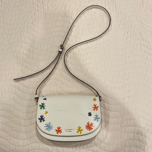 kate spade Handbags - Kate Spade Raffia Flowers Reiley Leather Crossbody Bag